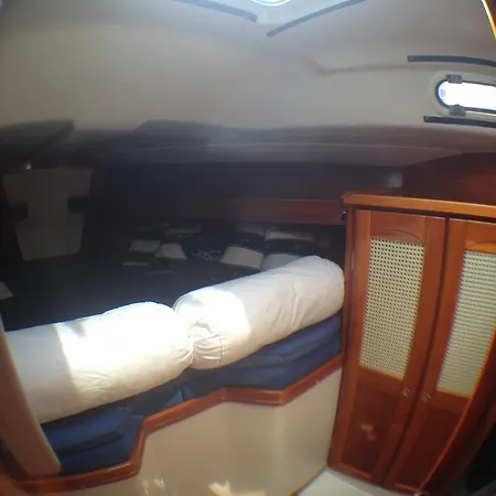 ספינת מלון Luxury House Boat *